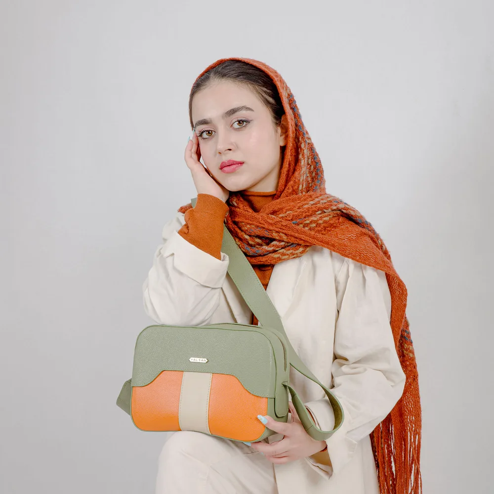 کیف دوشی زنانه مدل ایزابل کد 103-MC چرم یلسان — تصویر ۴