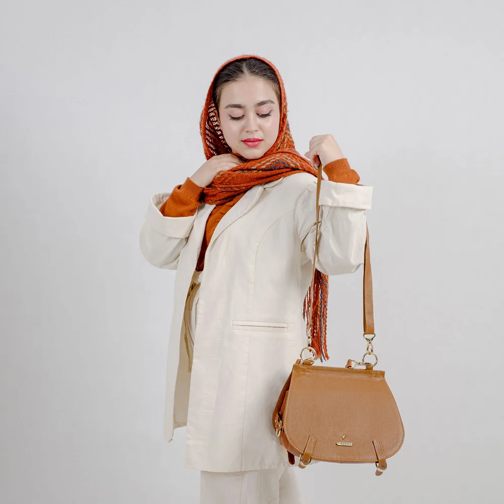کیف دوشی و دستی زنانه مدل مارال کد 008-HRM چرم یلسان — تصویر ۲