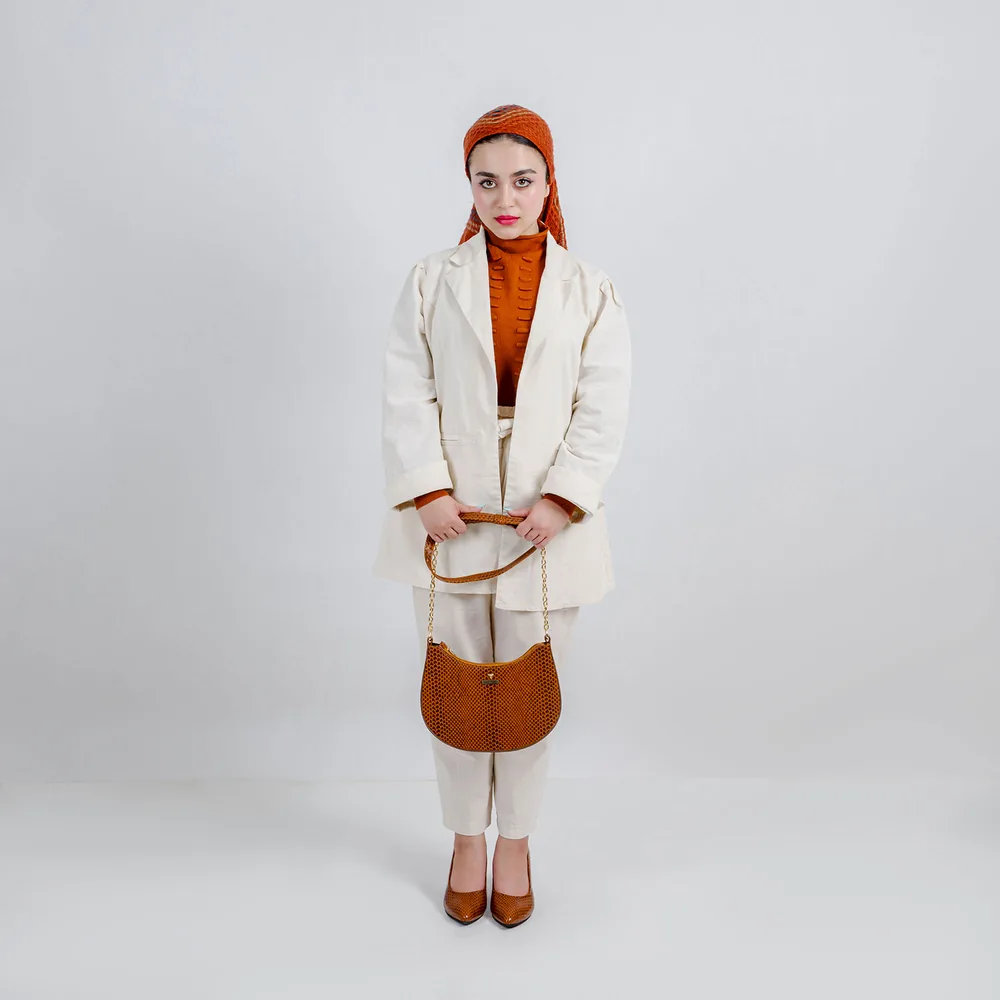 کیف دوشی زنانه مدل دلسا کد077-MRV چرم یلسان — تصویر ۵