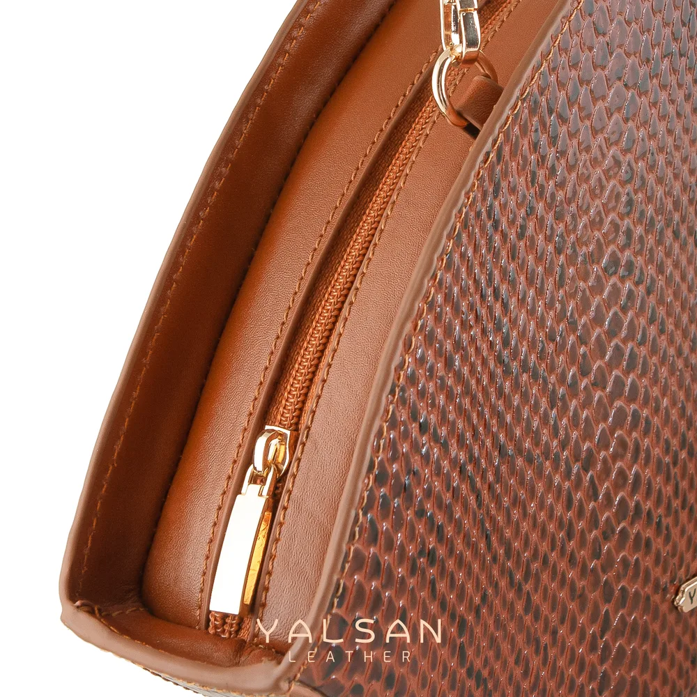 کیف دوشی زنانه مدل منیل کد 153-MRV چرم یلسان — تصویر ۱۰