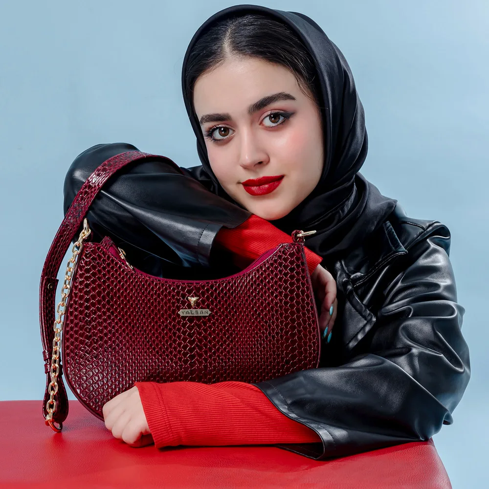 کیف دوشی زنانه مدل دلسا کد077-MRV چرم یلسان — تصویر ۸