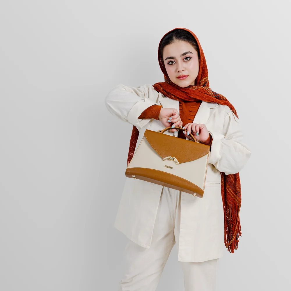 کیف دوشی و دستی زنانه مدل آلندا کد 115-HRM چرم یلسان — تصویر ۳